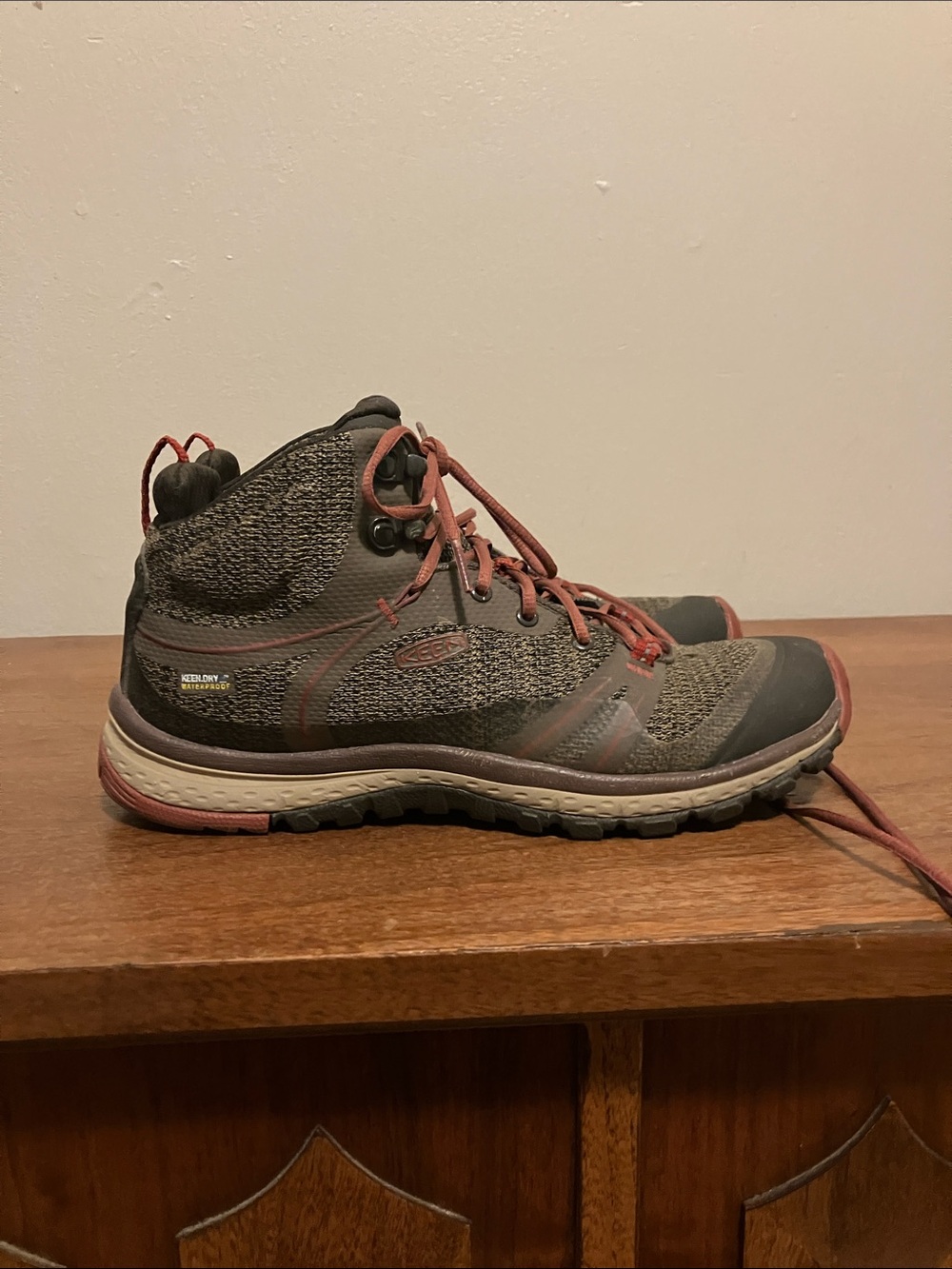 KEEN Olive Gray Lace-Up Hiking Boot with Rust Accents